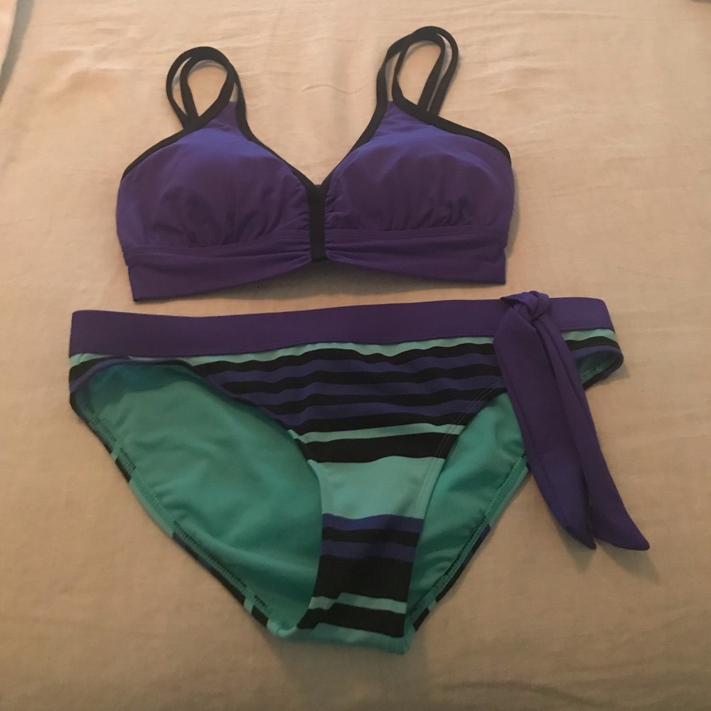 Jag two piece swimsuit. 34D/DD top M bottom